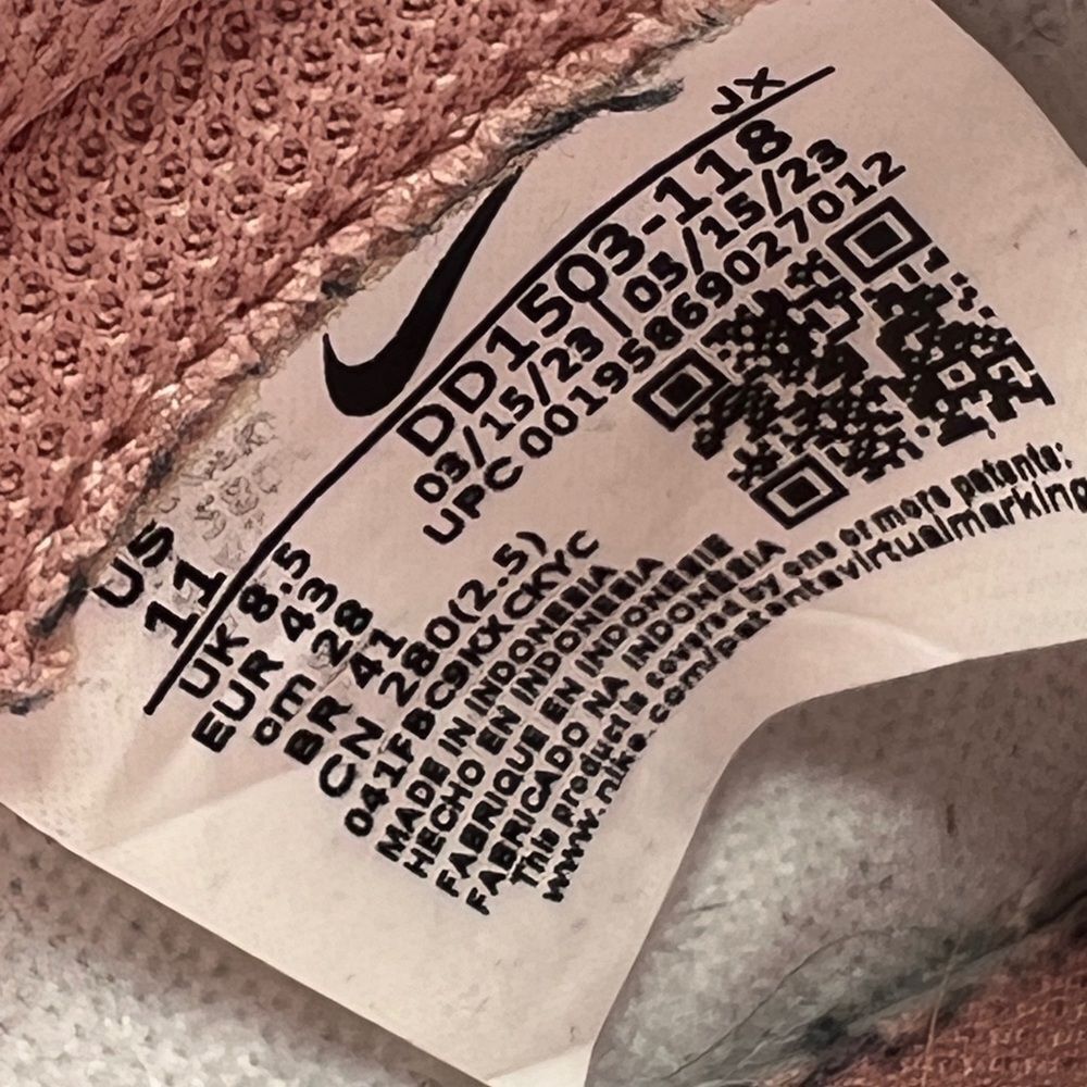 Nike Coral and White Low-Top Dunks - Picture 6 of 9